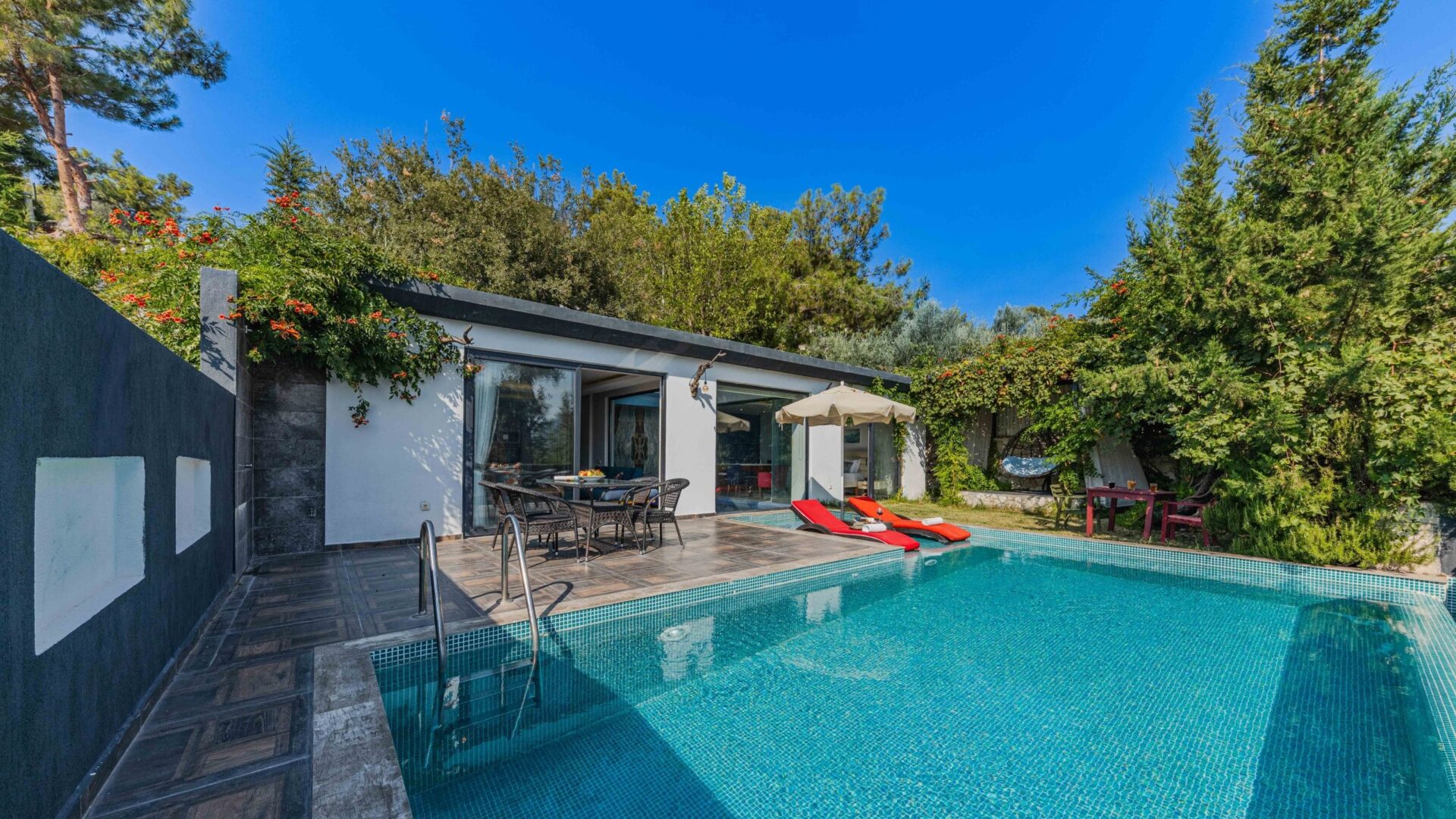 Swimming pool maintenance in Mallorca