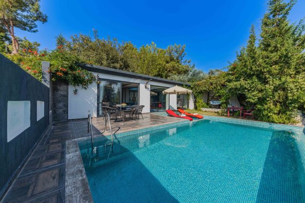 Swimming pool maintenance in Mallorca