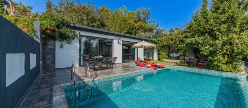 7 signs your Mallorca pool needs renovating
